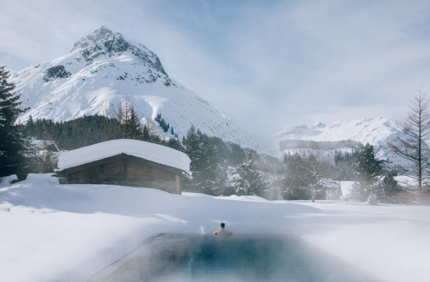 Зимовий відпочинок в Альпах 2024: в якому готелі відпочивають королівські родини