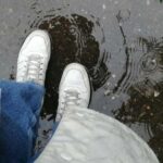 Експерти дали поради стосовно правильного сушіння взуття після дощу