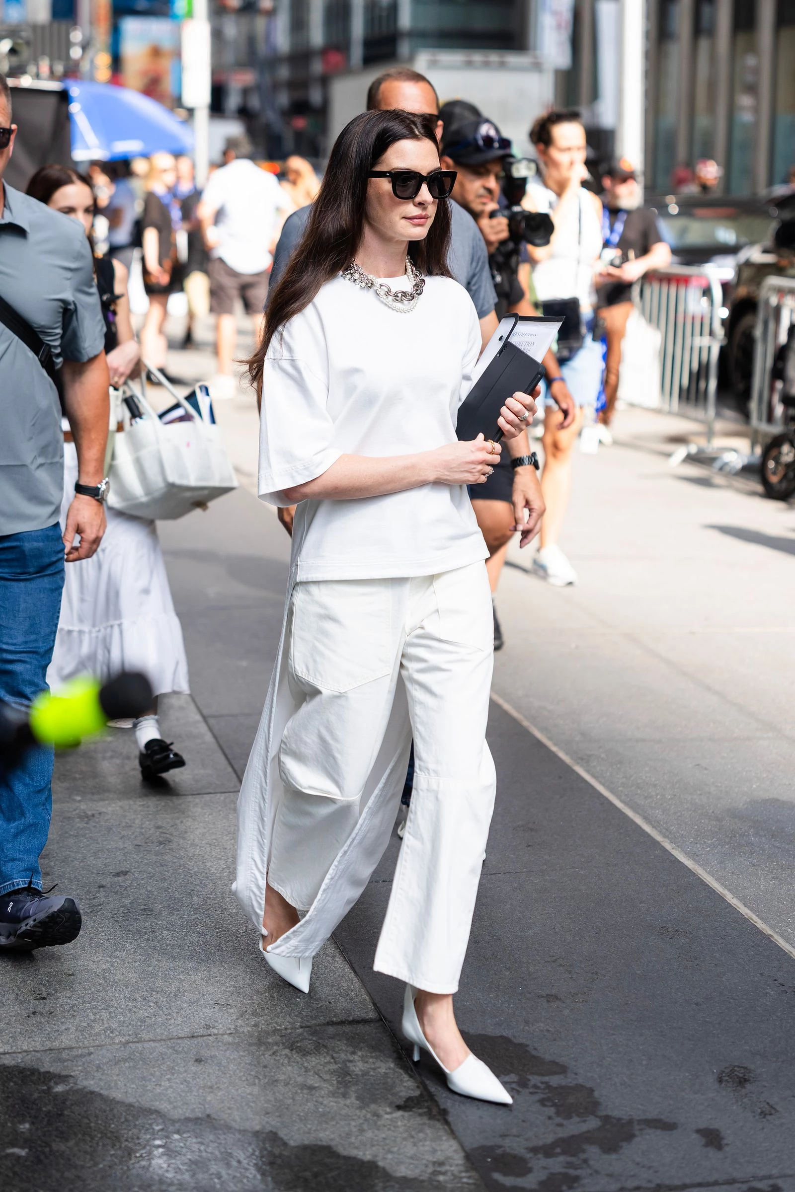 4 пари взуття Енн Гетевей у фільмі 