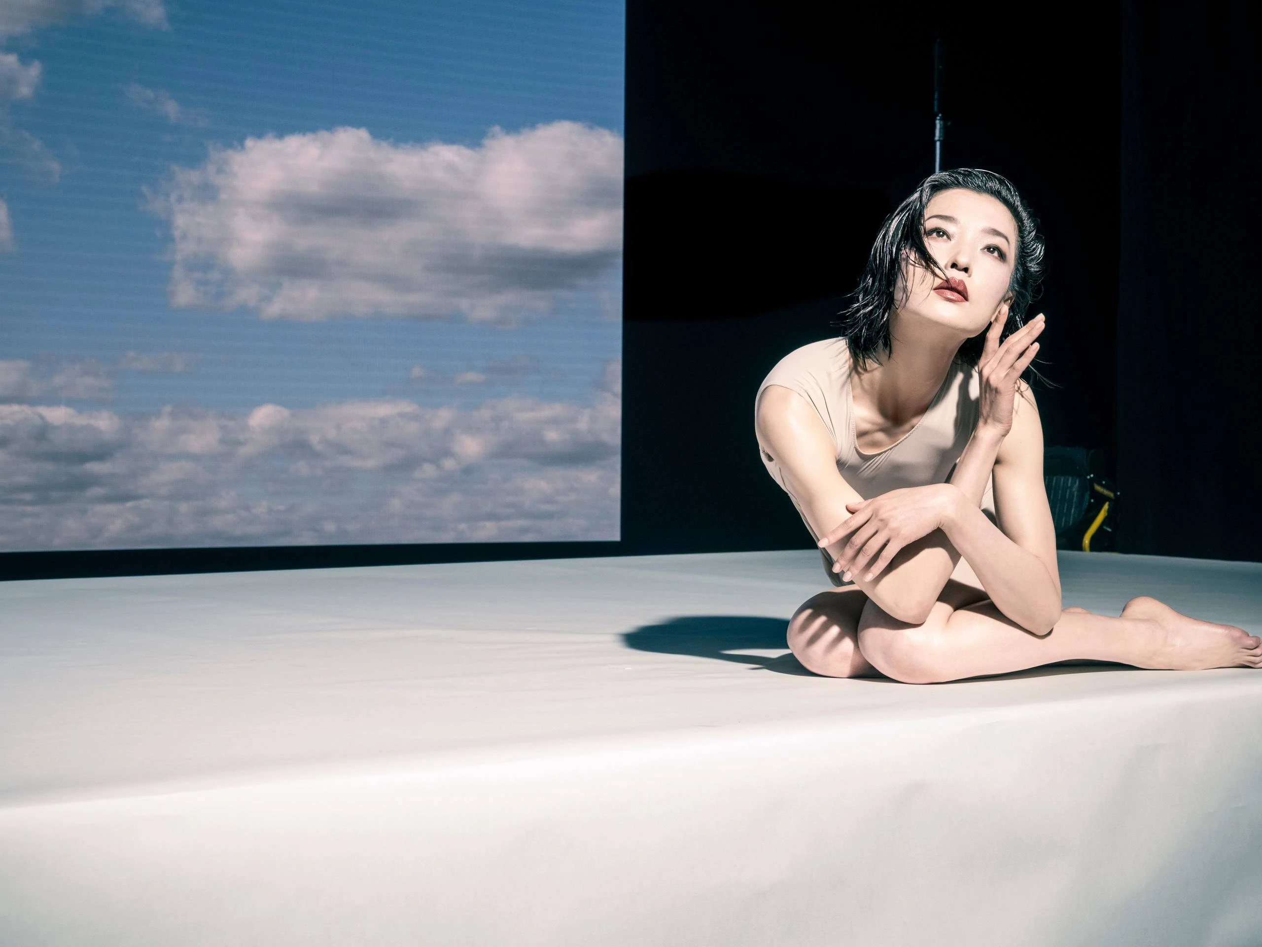 Тільда Свінтон, Гвендолін Крісті та Єва Герцигова на зніманнях календаря Pirelli 20265