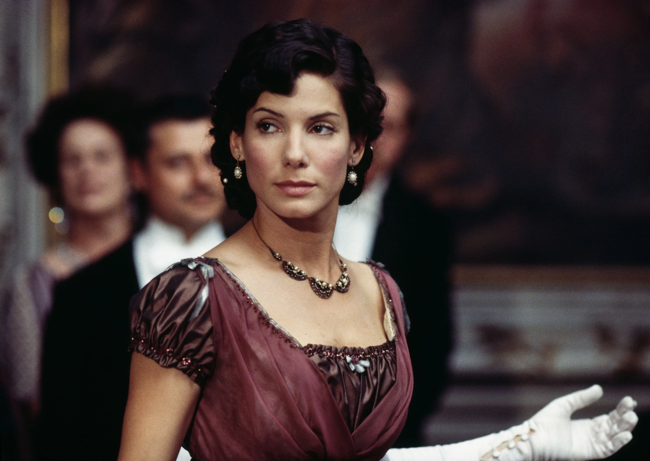 Сандра Буллок на знімальному майданчику фільму In Love and War, 19968