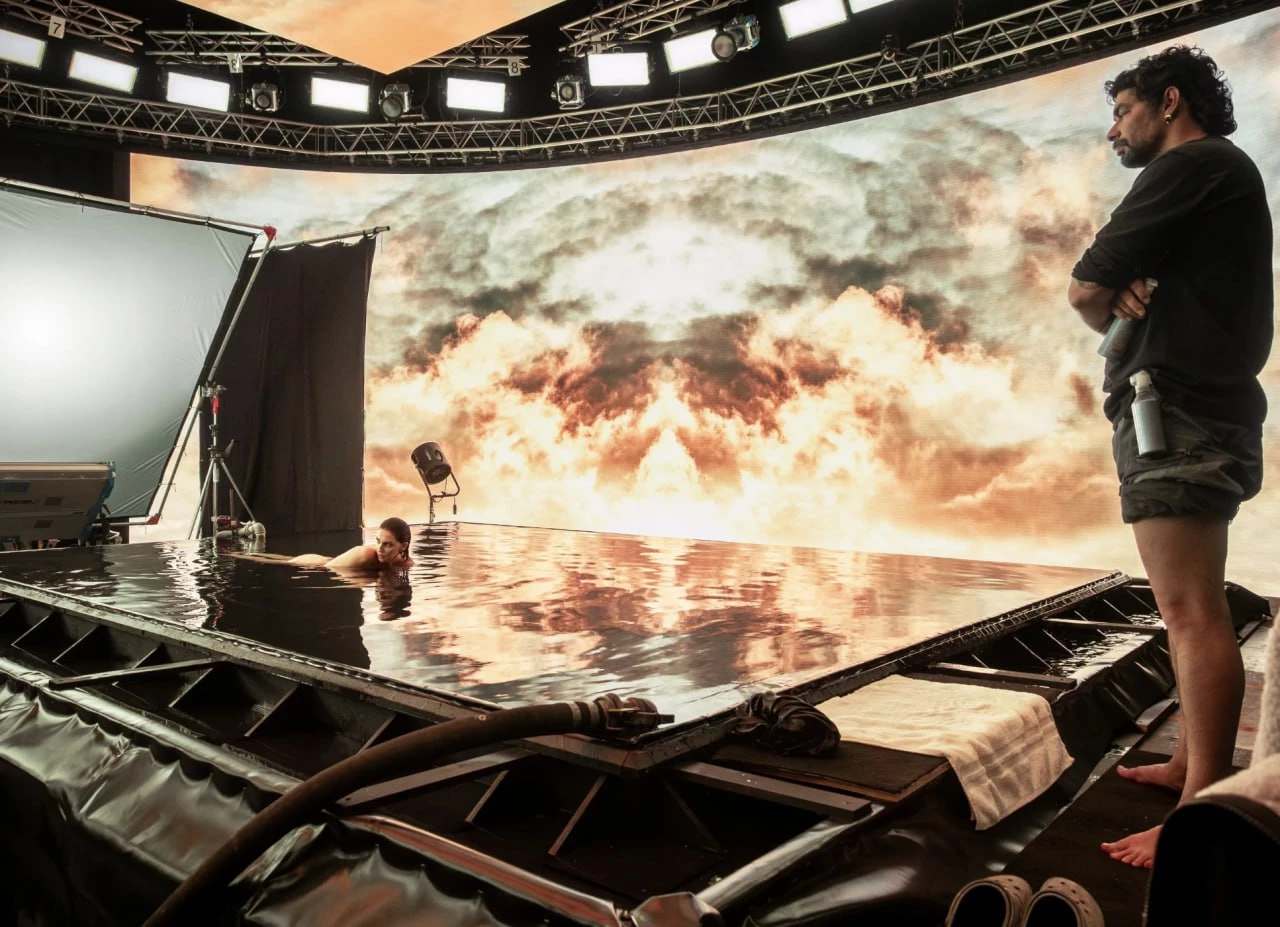 Тільда Свінтон, Гвендолін Крісті та Єва Герцигова на зніманнях календаря Pirelli 20262