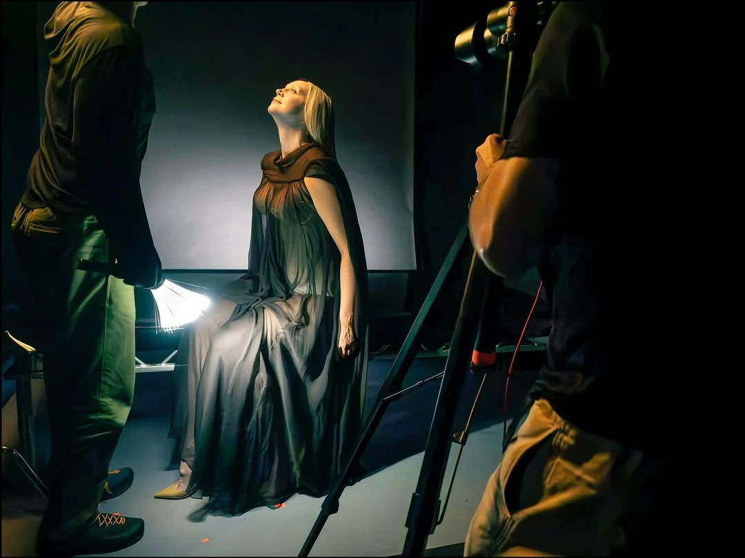 Тільда Свінтон, Гвендолін Крісті та Єва Герцигова на зніманнях календаря Pirelli 20264