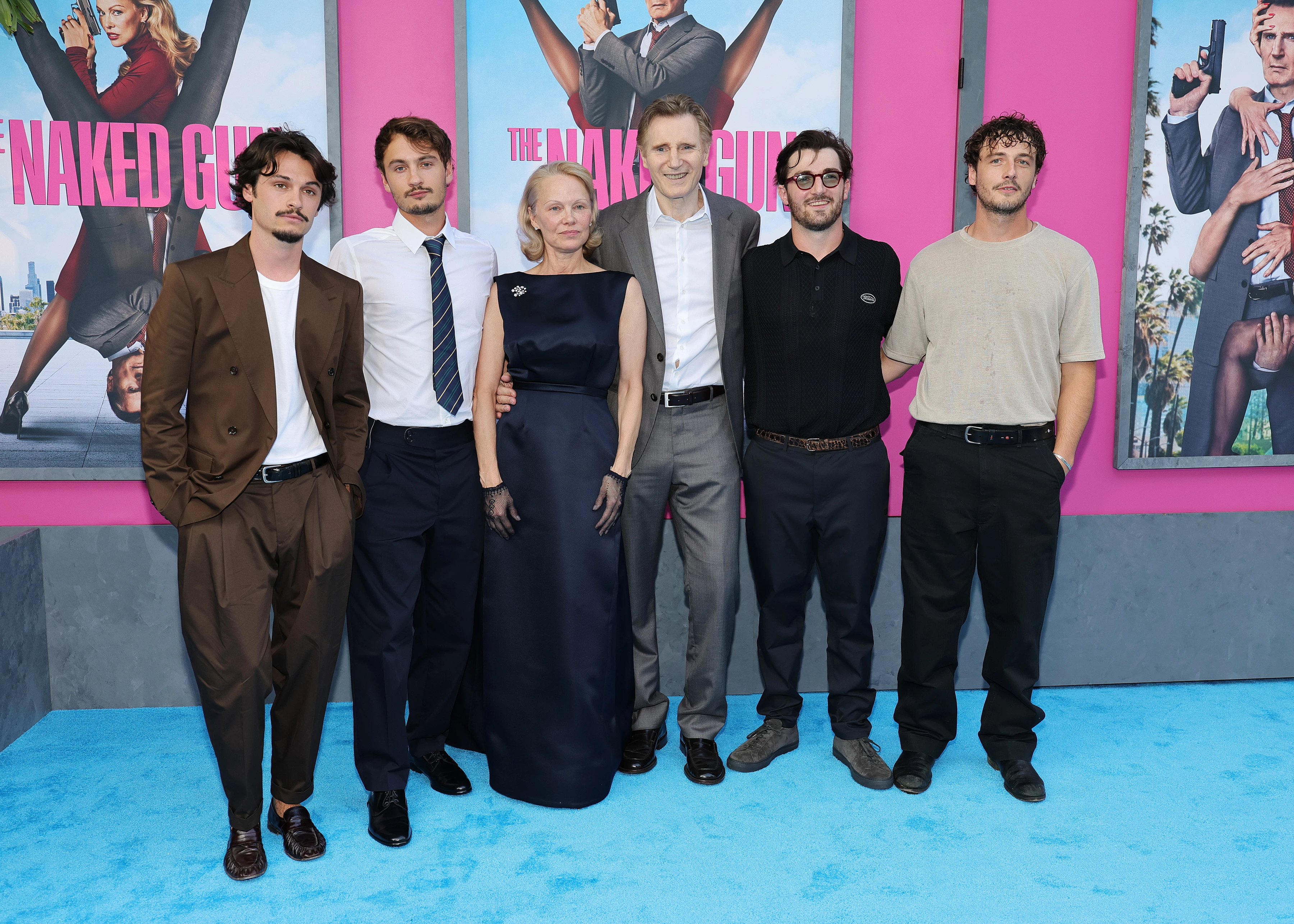 Ділан Джаггер Лі, Брендон Томас Лі, Памела Андерсон, Ліам Нісон, Деніел Нісон і Майкл Нісон на прем'єрі фільму 1