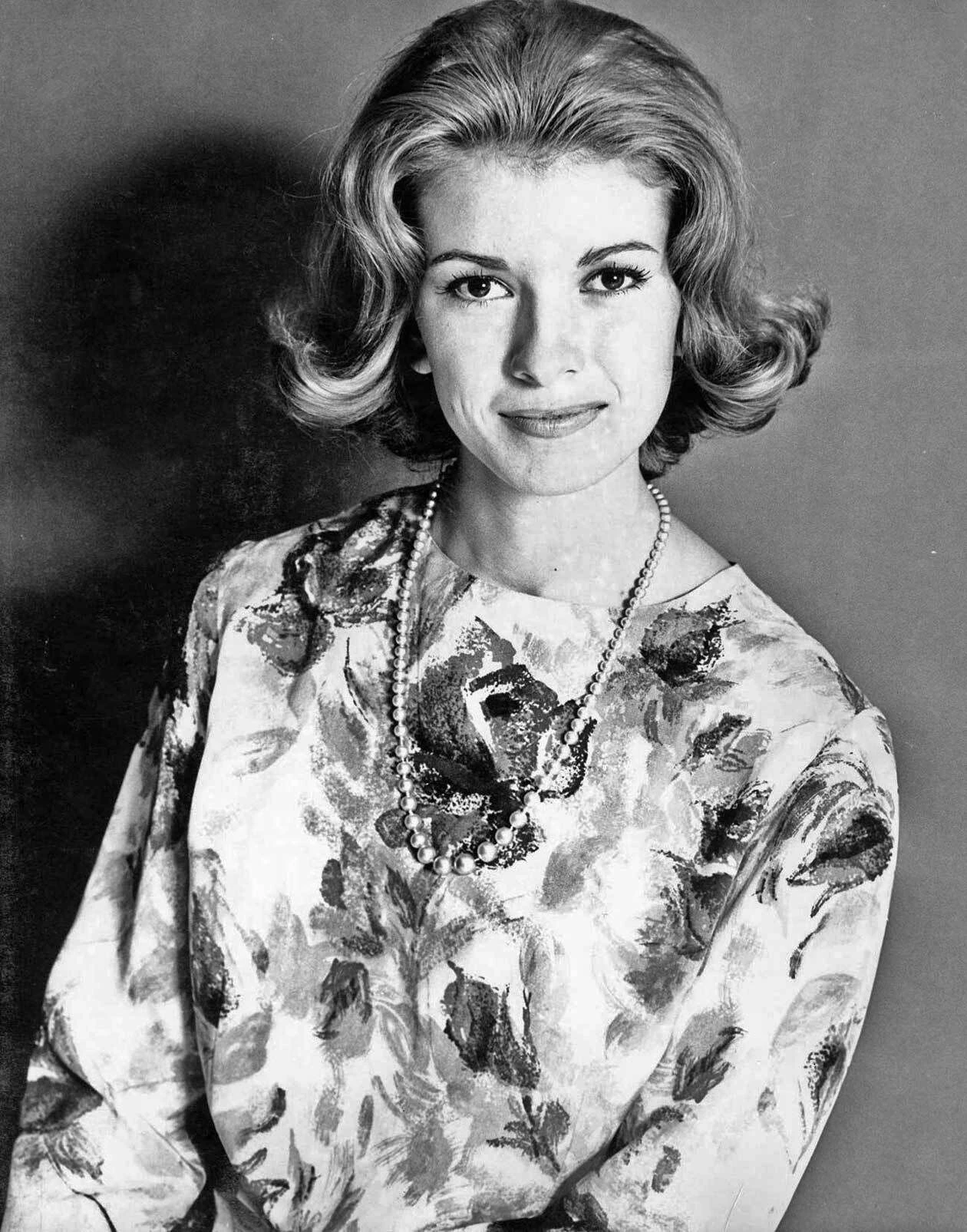 Працюючи біржовою брокеркою в інвестиційній компанії, Марта часто водила своїх клієнтів до найкращих ресторанів Нью-Йорка — і щоразу просила шефів поділитися своїми професійними секретами. Photo: Courtesy of Martha Stewart14