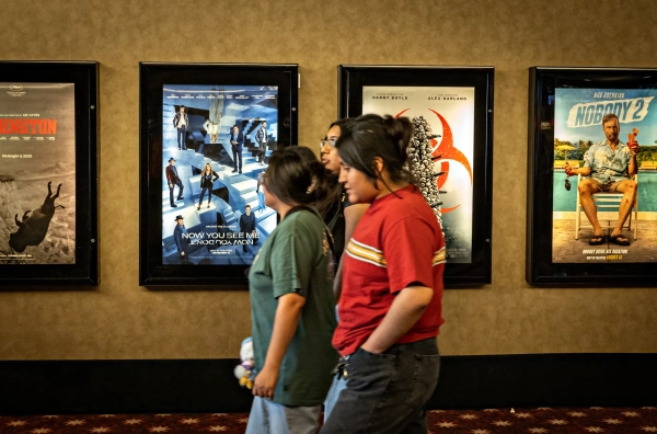 Кіномани відвідують покази фільмів «Місія нездійсненна» та «Ліло і Стіч» – найпопулярніші фільми цих вихідних на День пам'яті в AMC Century City...