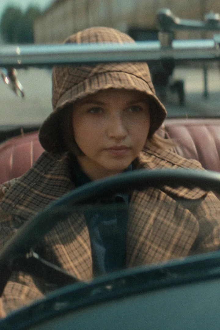 "Сім циферблатів" Крісті: чудовий серіал для січневих вечорів
0