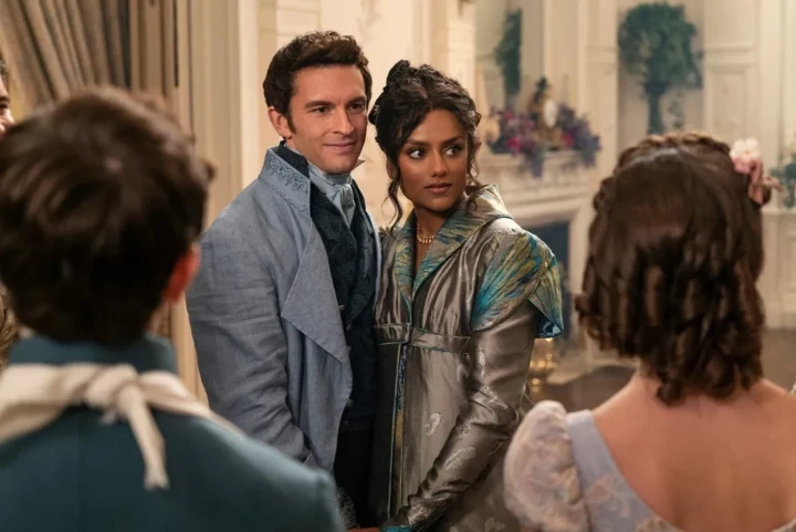 Шикарні костюми і сюжет про Золушку: свіжі фотографії четвертого сезону "Бріджертонів"
2