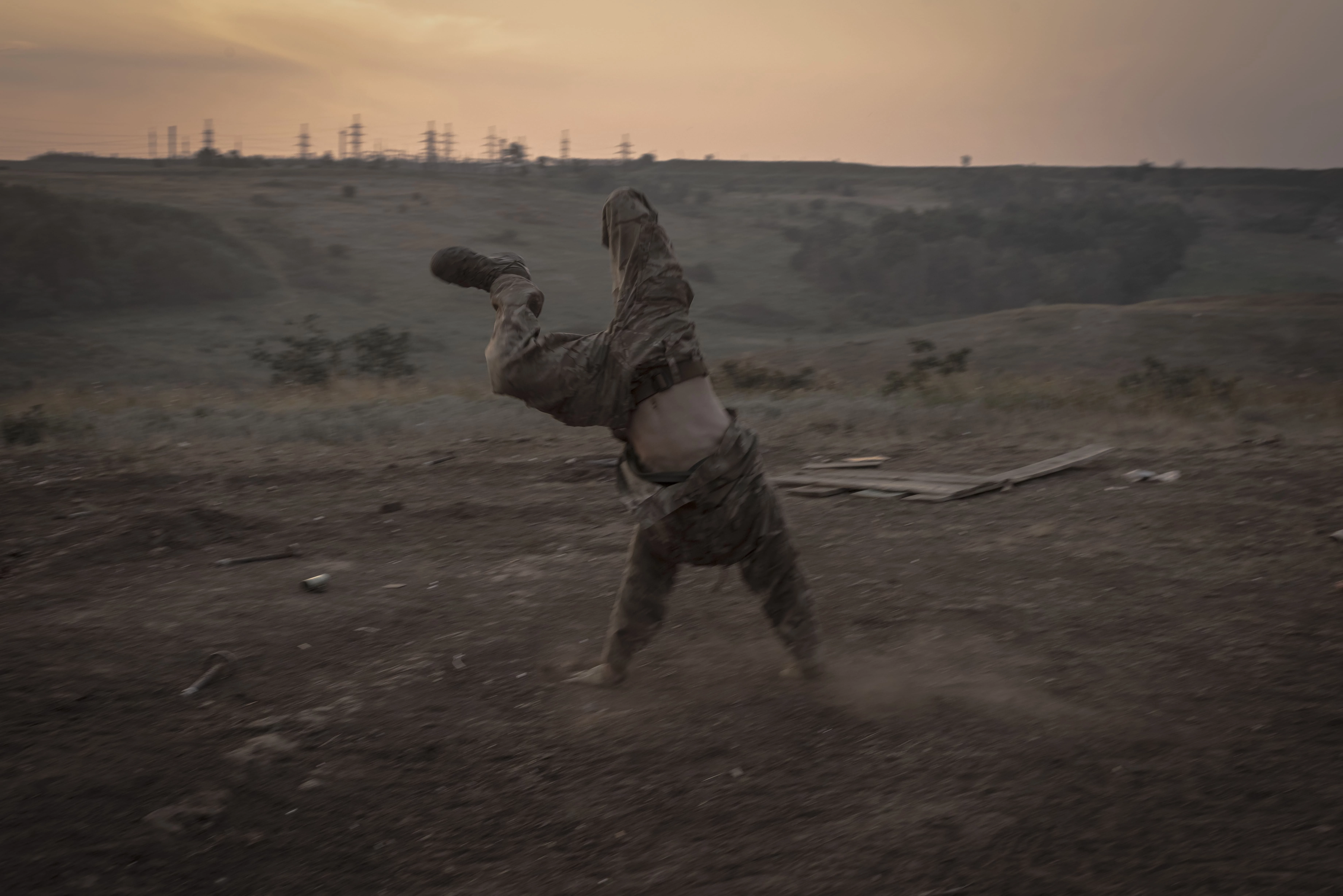 Молодий боєць на позиціях на Донбасі, Донецька область, літо 2022 року. Фото: Albert Lores 4