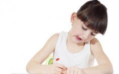 Красивий рукописний текст почерк у дитини. Наскільки це реально?