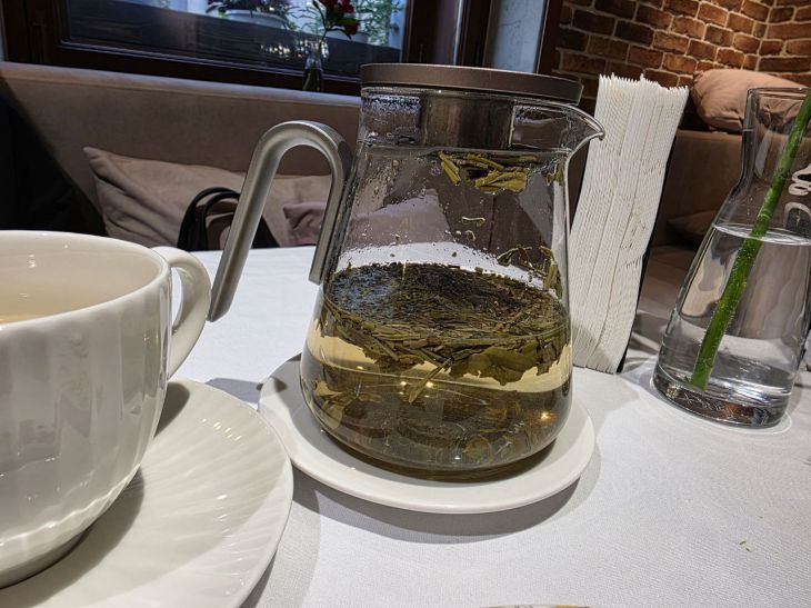 Що не можна поєднувати із зеленим чаєм: помилка, яка зводить його користь&hellip;