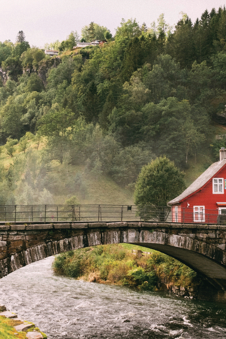 Топ-12 напрямків для відвідин у 2026-му.
0