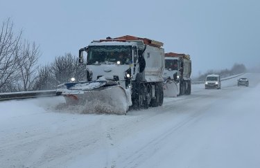 Опади, мряка та імла: обстановка на державних дорогах