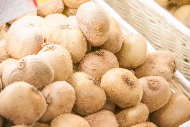 Що буде, якщо є ківі зі шкіркою: ефект для кишечника та ваги