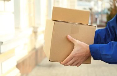 Більшість українців проти оподаткування імпортних посилок: кожний третій отримує.