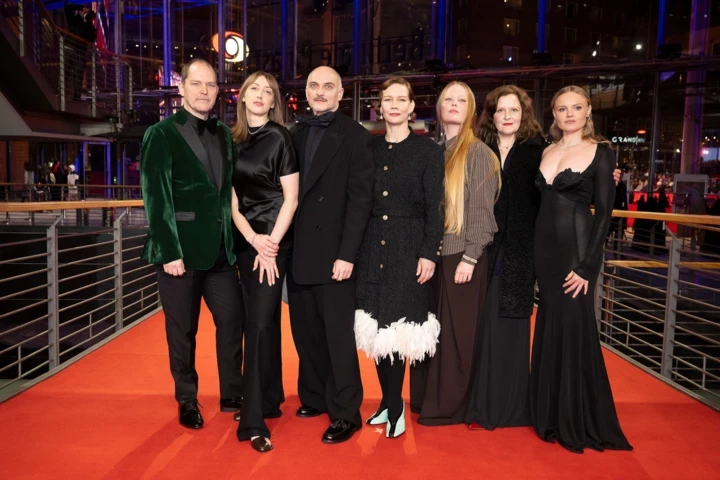 "Берлінале 2026": "Троянда" з Сандрою Гюллер — сильна драма про вартість жіночої незалежності
2