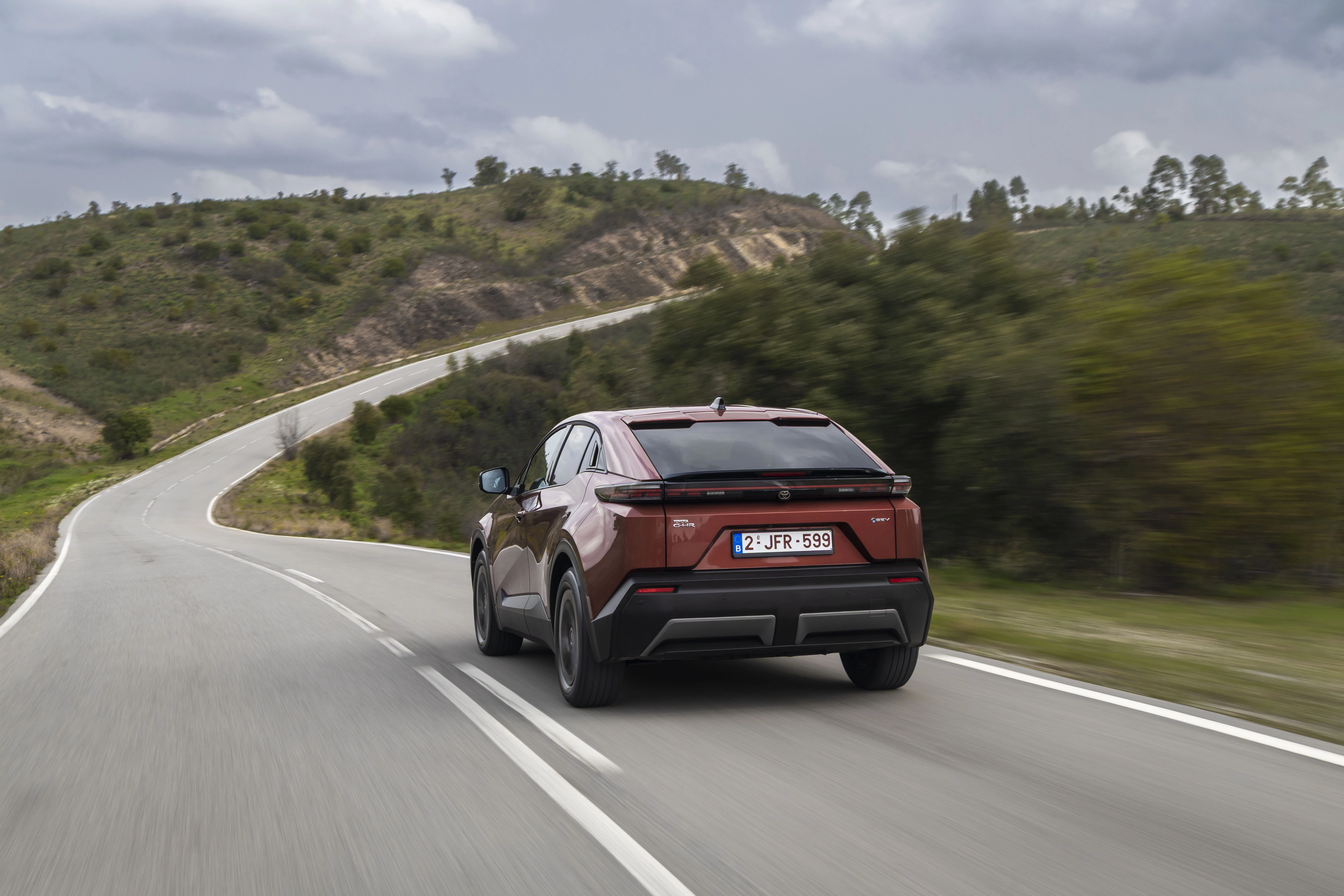 Оновлений Toyota C-HR+: електричний кросовер, що перевертає уявлення.
5