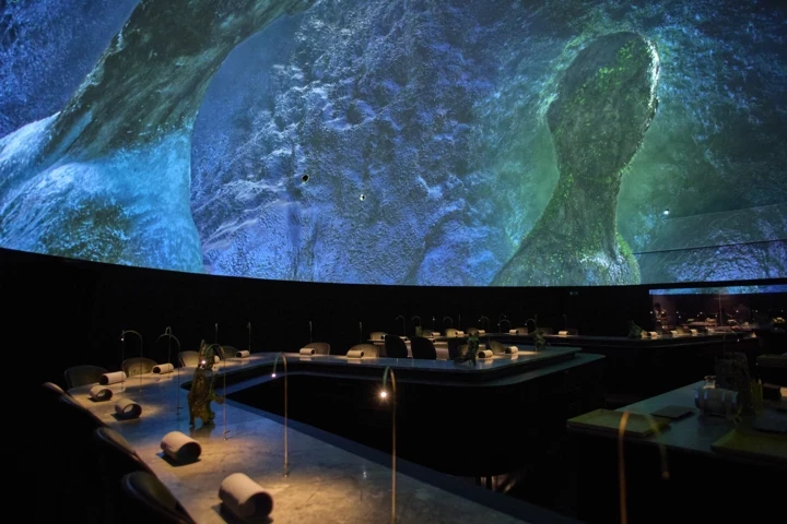 Що сталося з Amouage: бархатні зміни у шанованому бренді
4