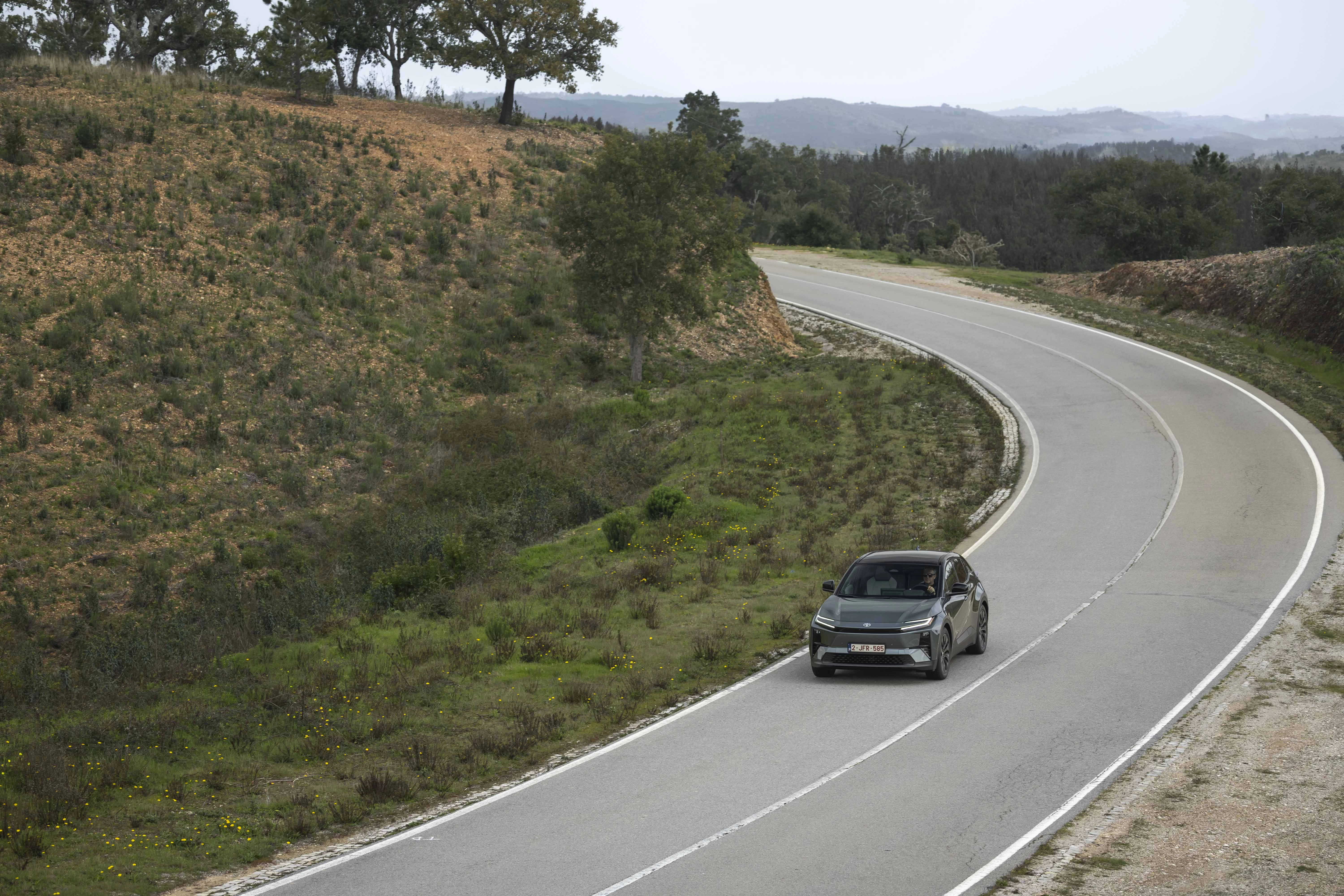 Оновлений Toyota C-HR+: електричний кросовер, що перевертає уявлення.
6