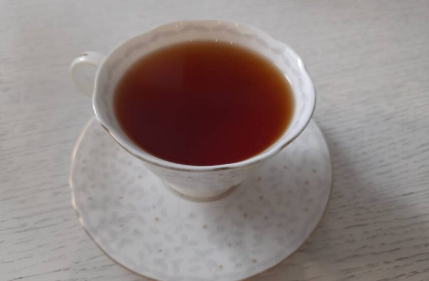 Що буде, якщо з'їсти мед із гарячим чаєм: міфи про користь