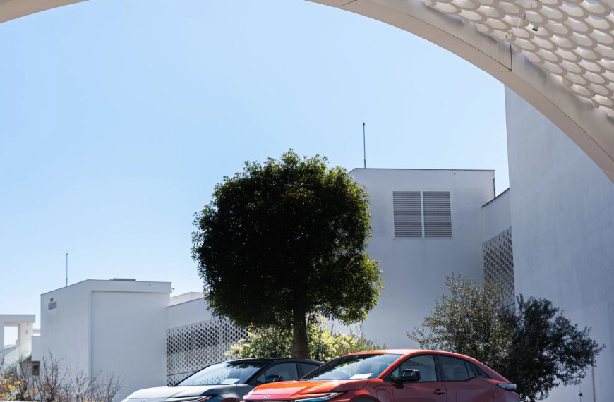 Оновлений Toyota C-HR+: електричний кросовер, що перевертає уявлення.