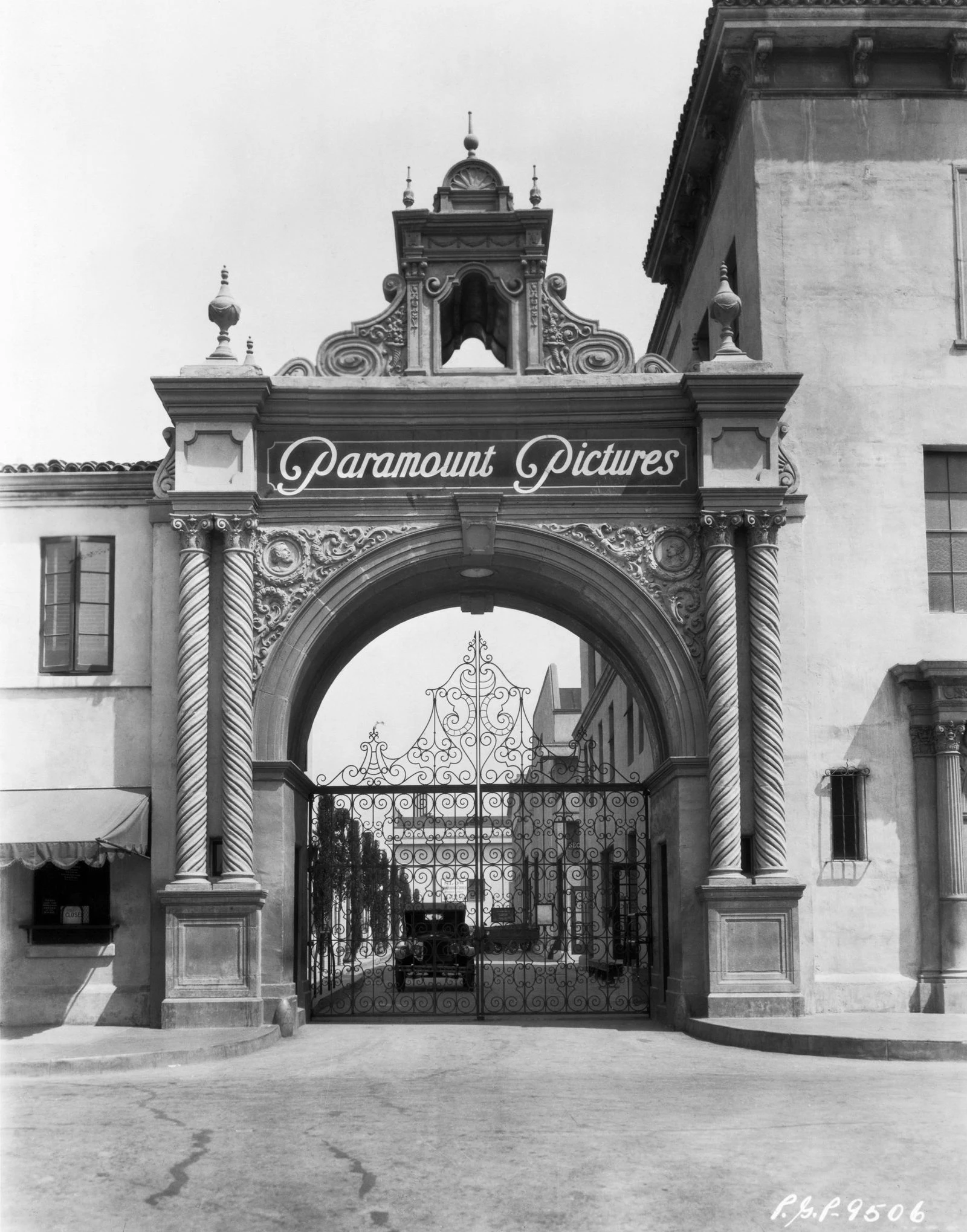 Paramount Studios: розповідь про славетну голлівудську кіностудію
1
