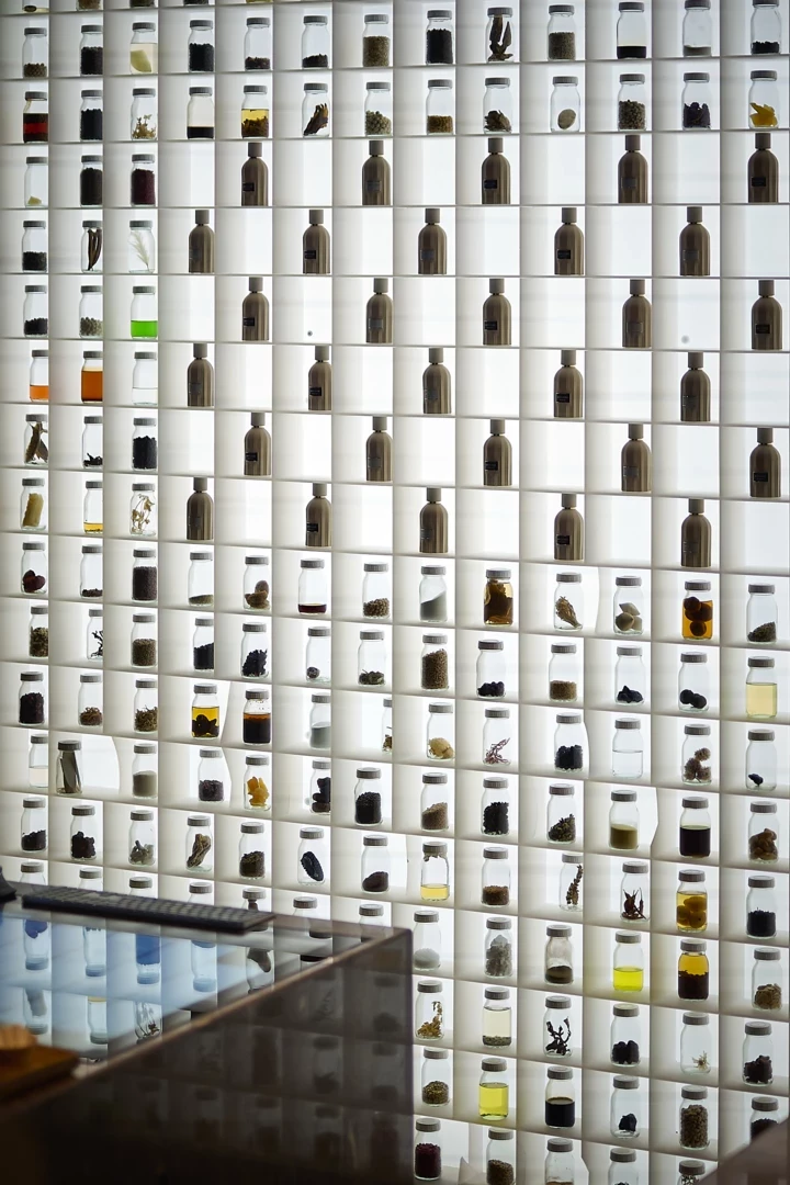 Що сталося з Amouage: бархатні зміни у шанованому бренді
1