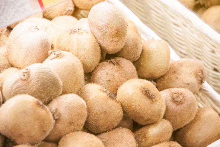 Який фрукт несумісний із йогуртом: вибухонебезпечна суміш у животі