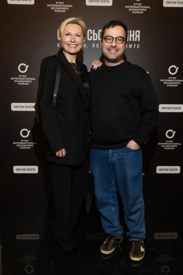 Вечір "Сенси сьогодення: культура, яка підтримує" у театрі Лесі Українки: як це було.
9