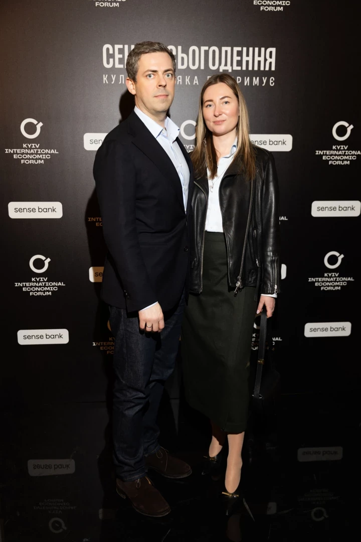 Вечір "Сенси сьогодення: культура, яка підтримує" у театрі Лесі Українки: як це було.
13