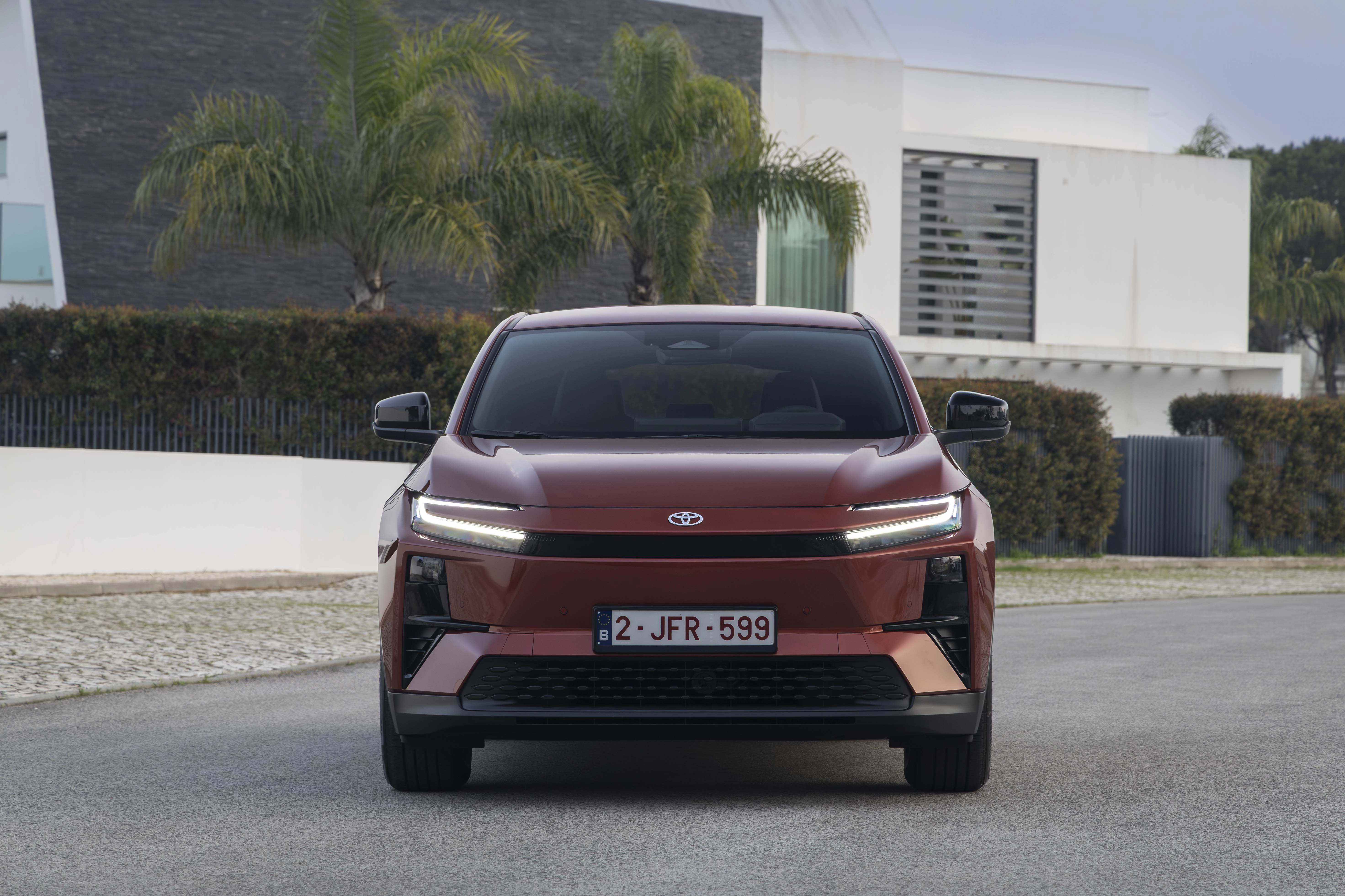 Оновлений Toyota C-HR+: електричний кросовер, що перевертає уявлення.
2