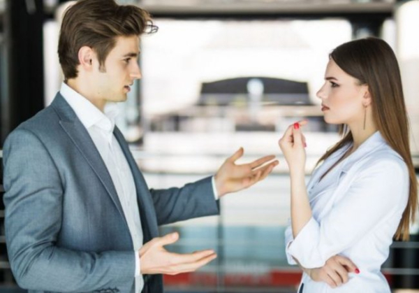 Як за допомогою 2 простих жестів руками почати здаватися будь-яким дівчатам привабливішим…