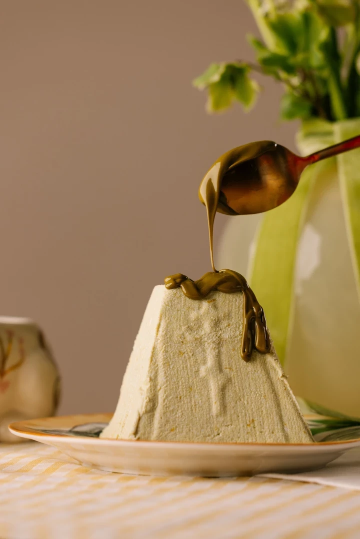 Холодна сирна паска: святковий рецепт, що вразить всіх
17