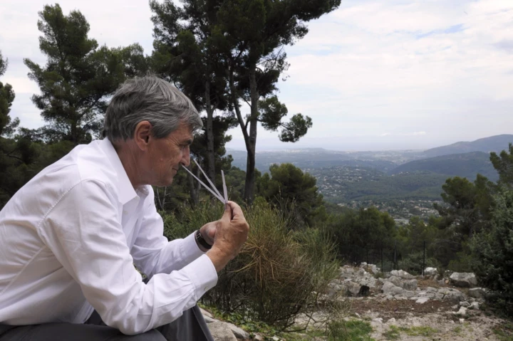 Майстер акварелі у світі ароматів: Жан-Клоду Еллена виповнюється 79 років
7