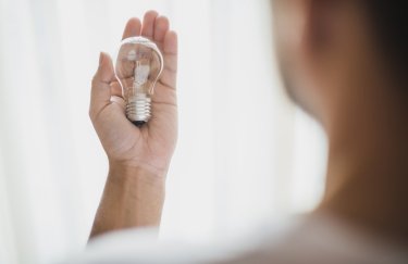 Квітневі відключення світла: причини – погода, імпорт, ремонтні роботи.