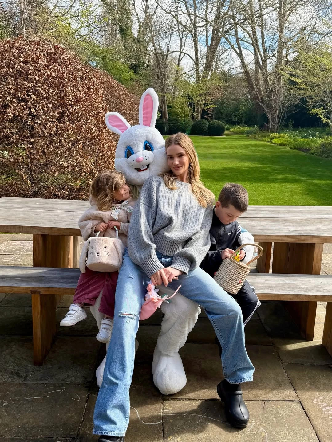 Instagram @rosiehw 0