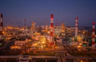 Один з найкрупніших нафтопереробних заводів у РФ припинив функціонування через атаку українських…