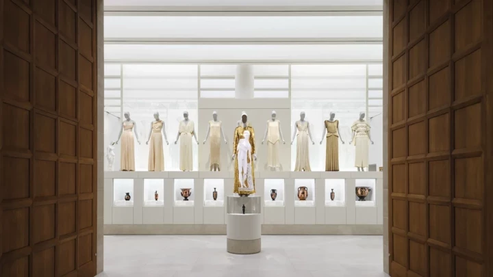 Що слід знати про Condé Nast Galleries – новий простір Музею Метрополітен, присвячений моді1