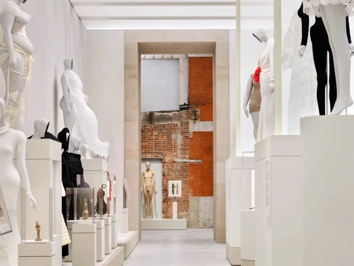 Що слід знати про Condé Nast Galleries – новий простір Музею Метрополітен, присвячений моді2