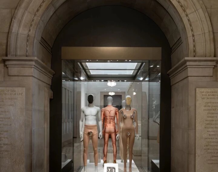 Що слід знати про Condé Nast Galleries – новий простір Музею Метрополітен,…
