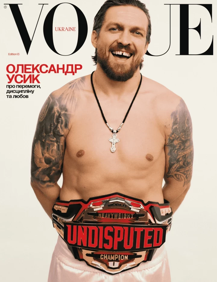 Олександр Усик вийшов на передбойову подію в Гізі в одязі, що виражає патріотичні почуття3