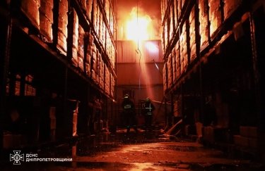 Продуктовий магазин Varus у Дніпрі зазнав пошкоджень внаслідок російського обстрілу: це вже другий такий інцидент протягом місяця (ФОТО)