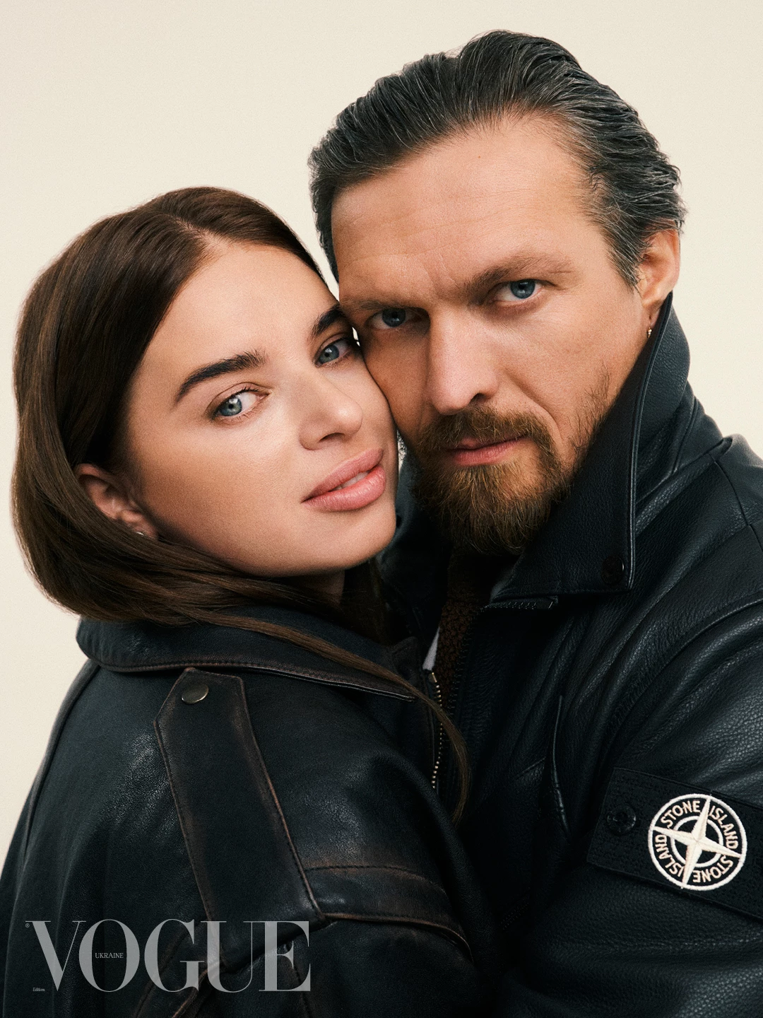 На Катерині: шкіряний бомбер, Saint Laurent (kameron.ua). На Олександрі: шкіряний бомбер, Stone Island 11