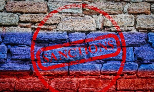 ЄС відрізав 33 російські банки від SWIFT