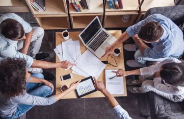 В Україні можуть запровадити чотириденний робочий тиждень, зберігши при цьому повну заробітну…