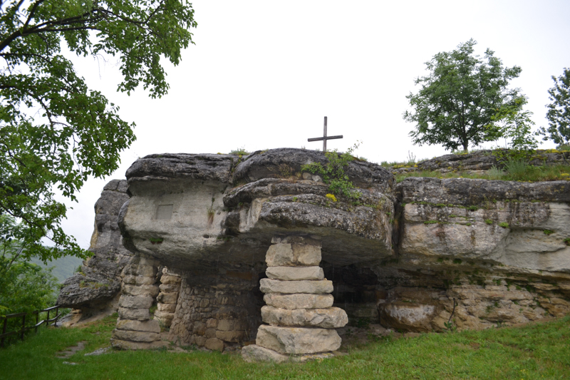 Перша, хто заквітчає хрест, та шлюб отримає1