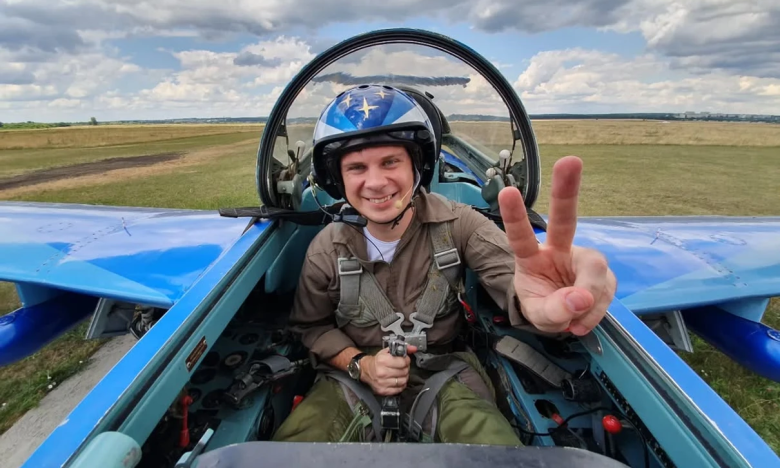 Хто такий Дмитро Комаров Хто такий Дмитро Комаров0