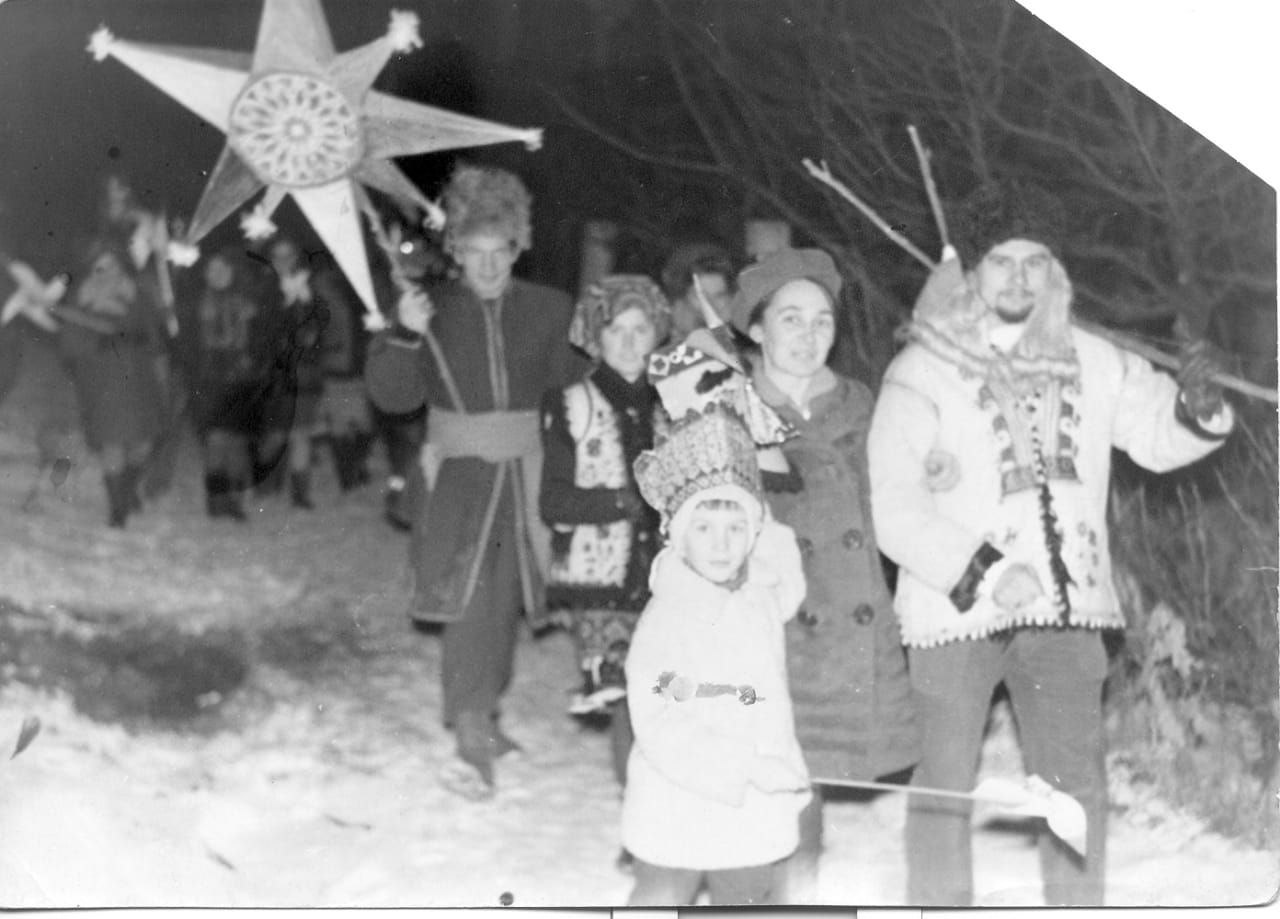 Вертеп на вулицях Львова 1971 року, Ігор Калинець праворуч Вертеп на вулицях Львова 1971 року, Ігор Калинець праворуч2