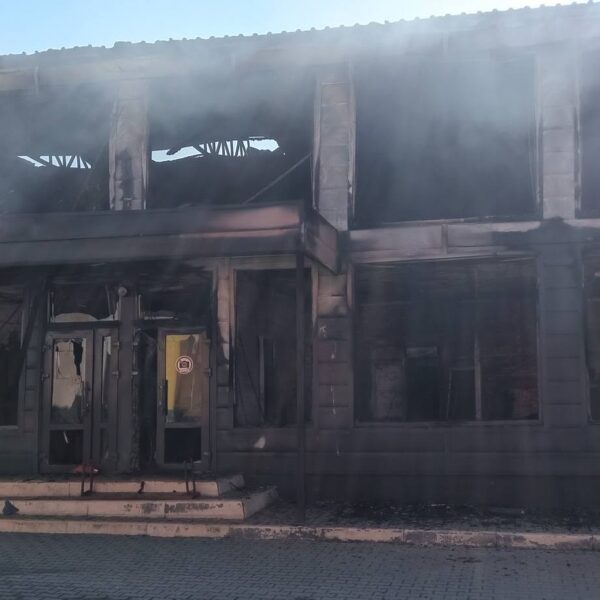 Ударом дрона вщент зруйновано склади українських видавництв