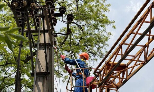 Запорізькі енергомережі відбили понад 100 російських атак з понеділка